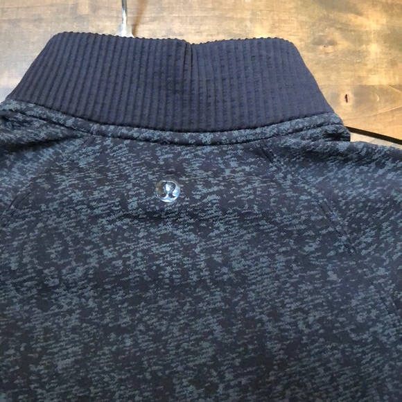 Lululemon - Picture 3 of 6